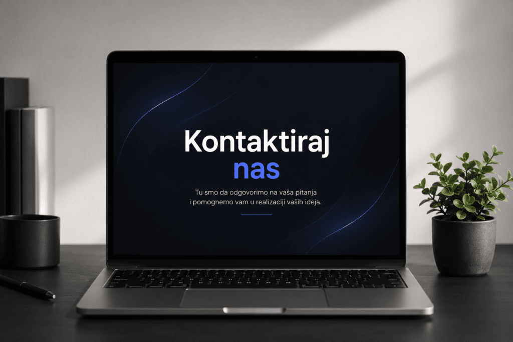 Laptop sa porukom „Kontaktiraj nas“